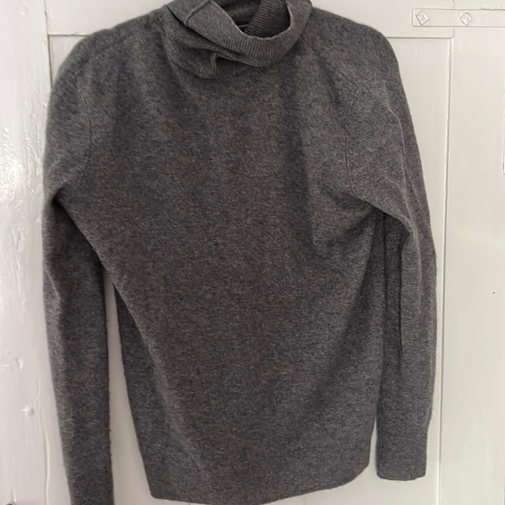 Equipment size small cashmere turtleneck sweater
